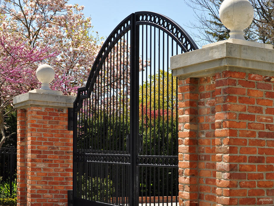 Estate Gate fence company in Wyoming