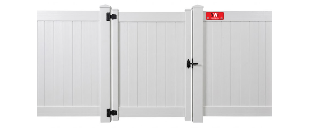 Vinyl gate in closed position